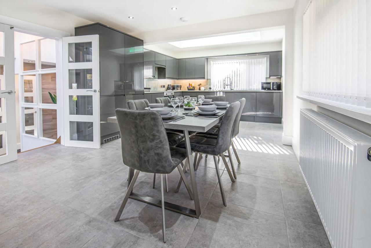 Luxury Property With Hot Tub And Sea Views Oystermouth エクステリア 写真