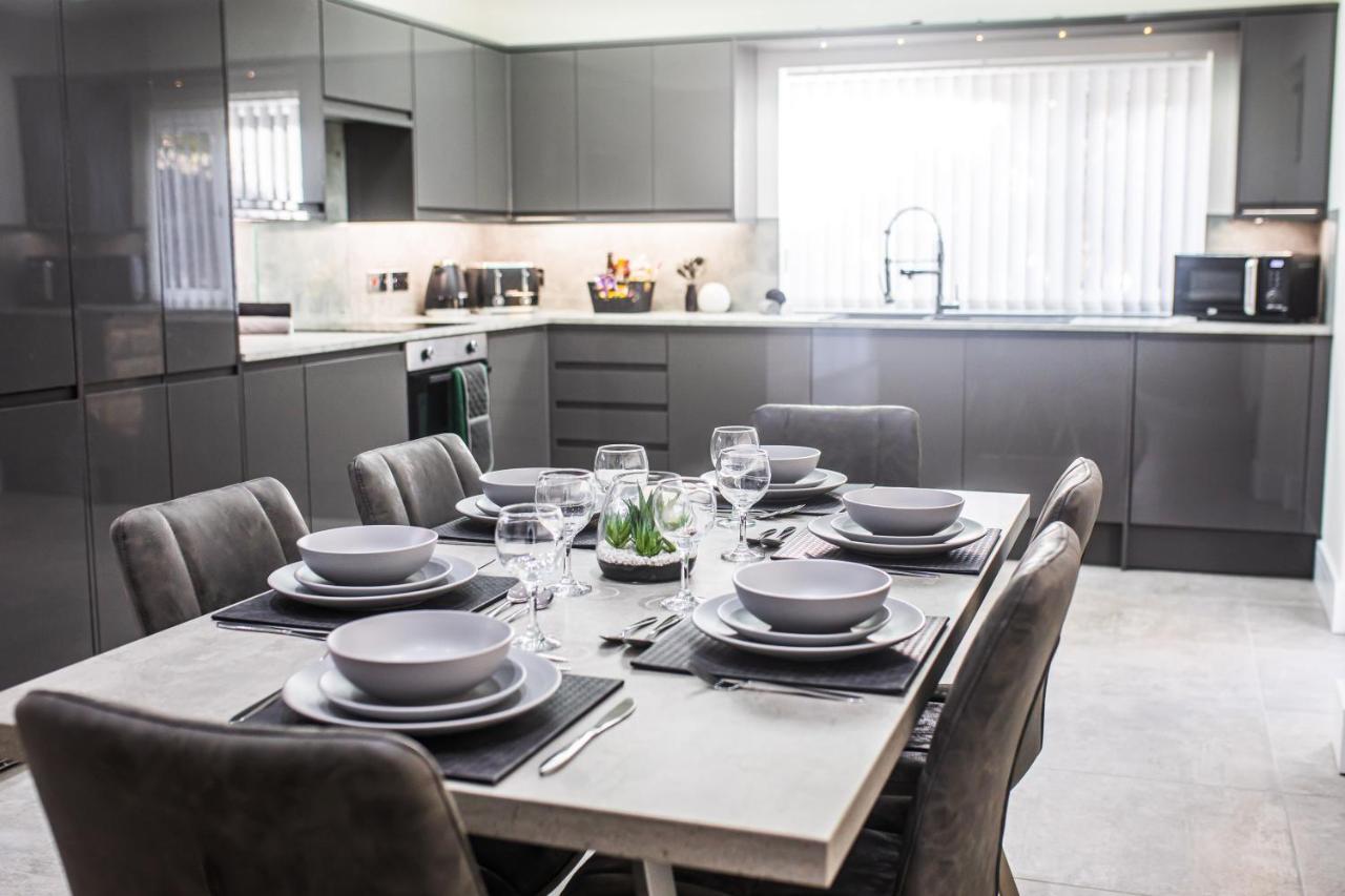 Luxury Property With Hot Tub And Sea Views Oystermouth エクステリア 写真