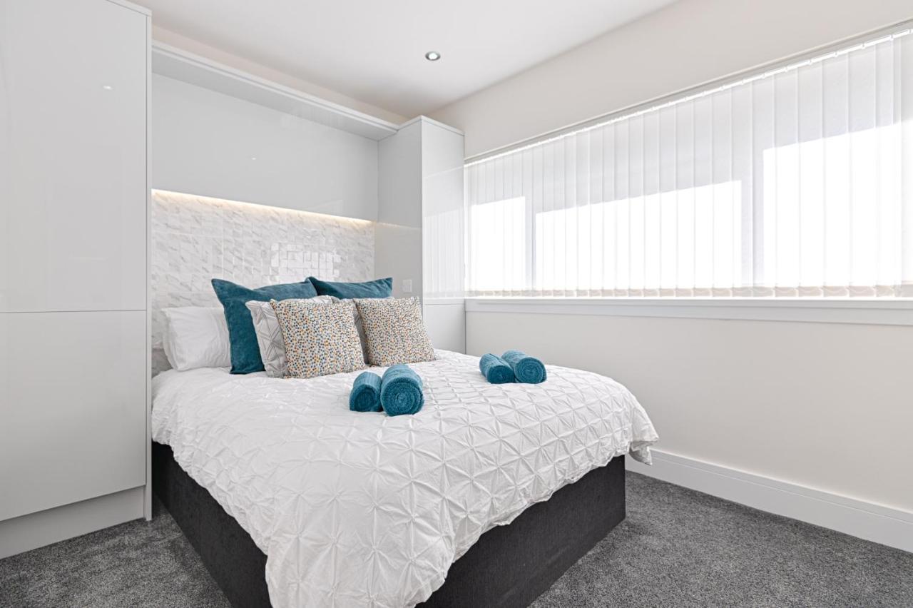 Luxury Property With Hot Tub And Sea Views Oystermouth エクステリア 写真