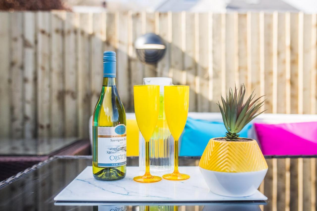 Luxury Property With Hot Tub And Sea Views Oystermouth エクステリア 写真