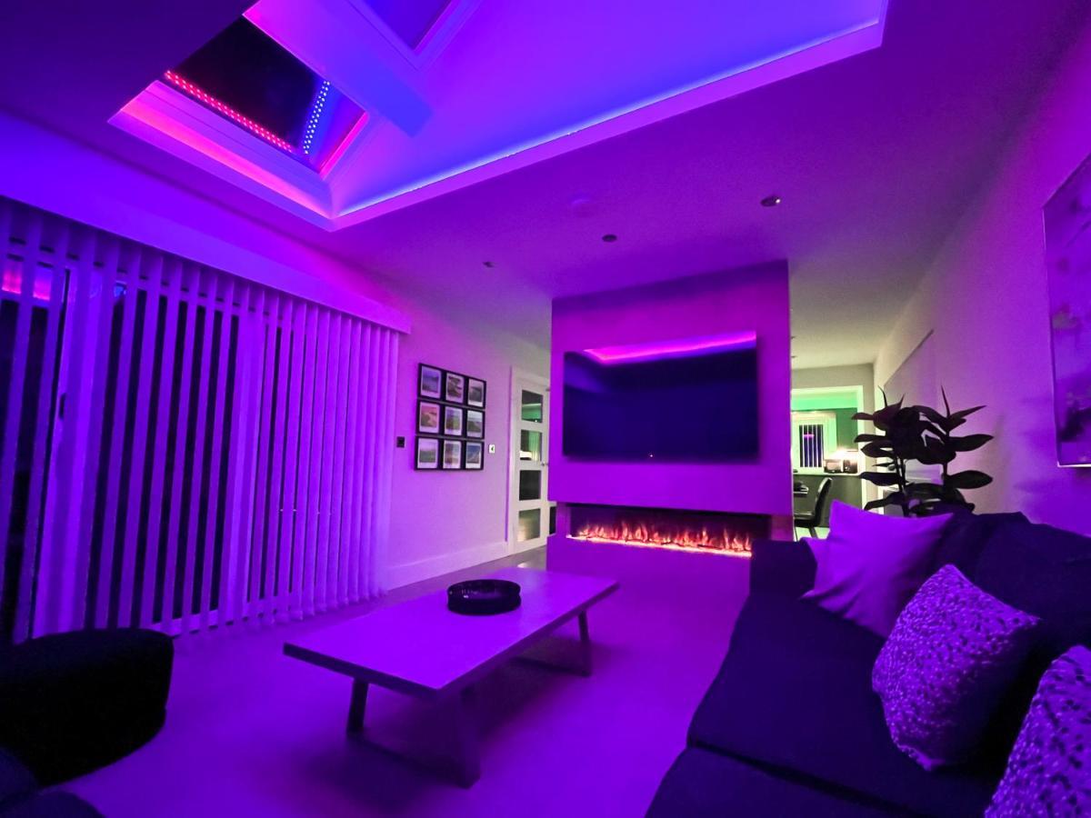 Luxury Property With Hot Tub And Sea Views Oystermouth エクステリア 写真