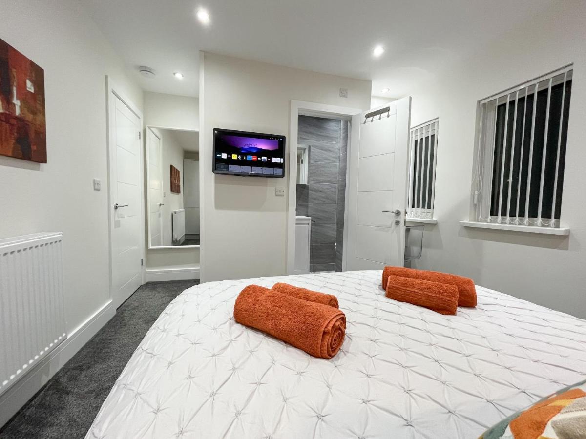 Luxury Property With Hot Tub And Sea Views Oystermouth エクステリア 写真