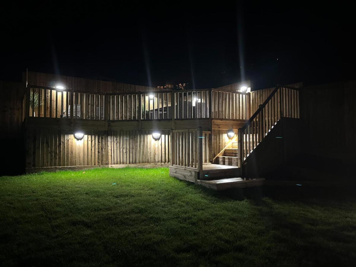 Luxury Property With Hot Tub And Sea Views Oystermouth エクステリア 写真