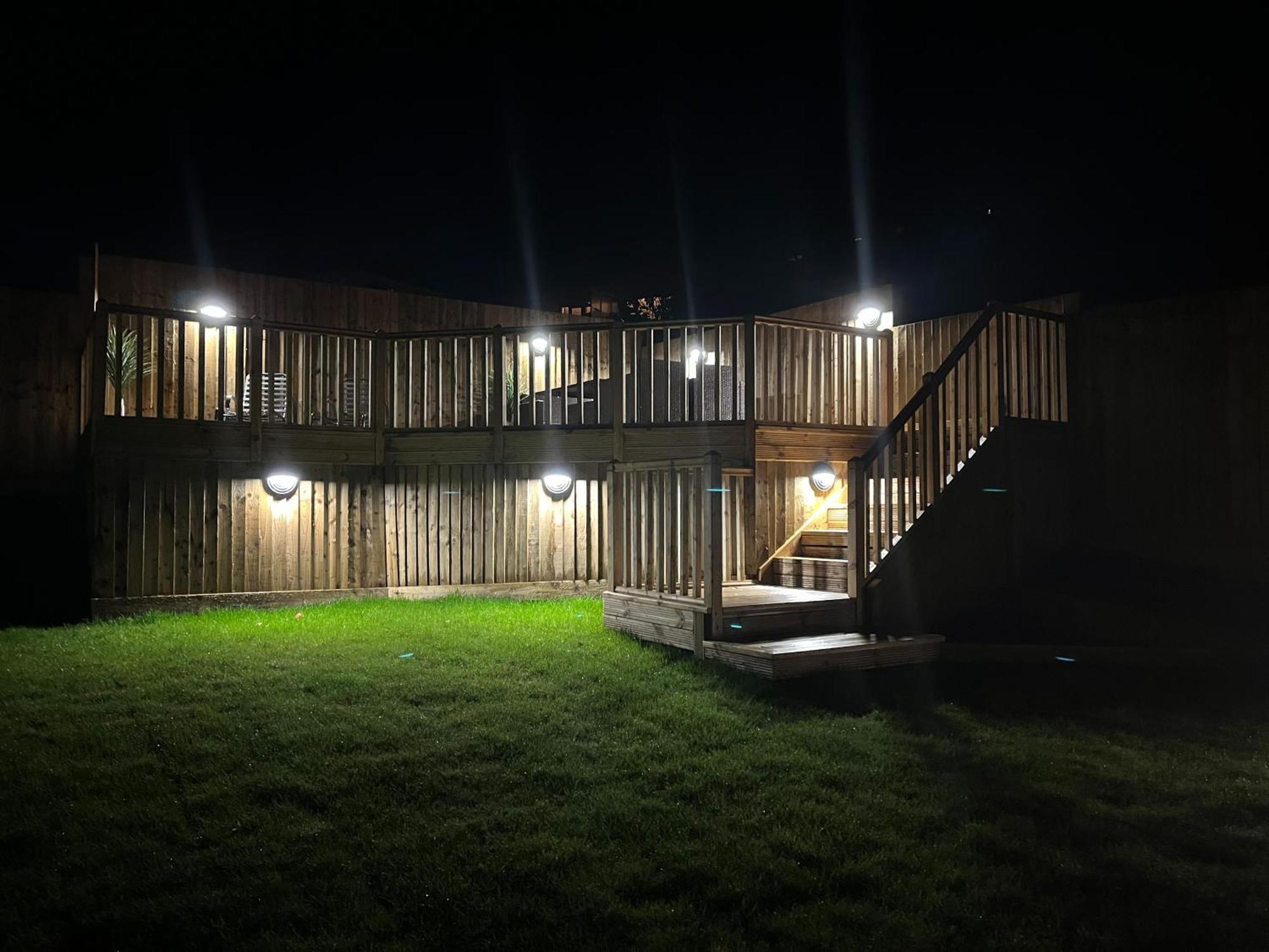 Luxury Property With Hot Tub And Sea Views Oystermouth エクステリア 写真