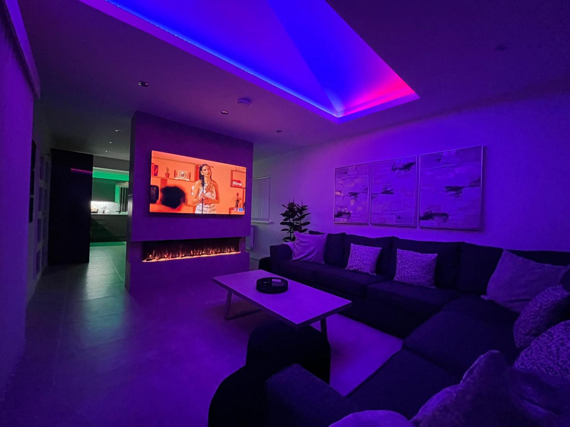 Luxury Property With Hot Tub And Sea Views Oystermouth エクステリア 写真
